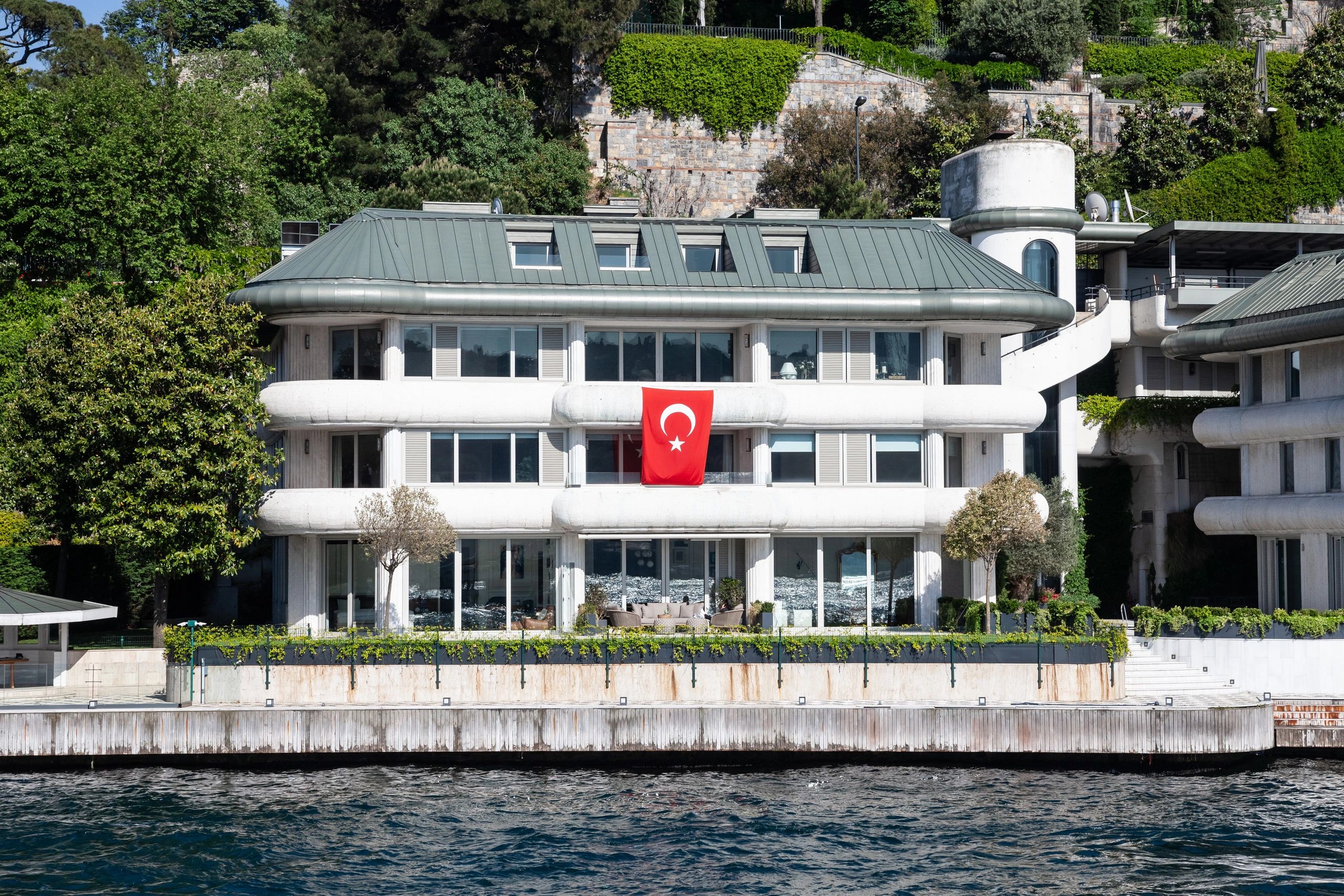 İstanbul siluetinde modern daireler
